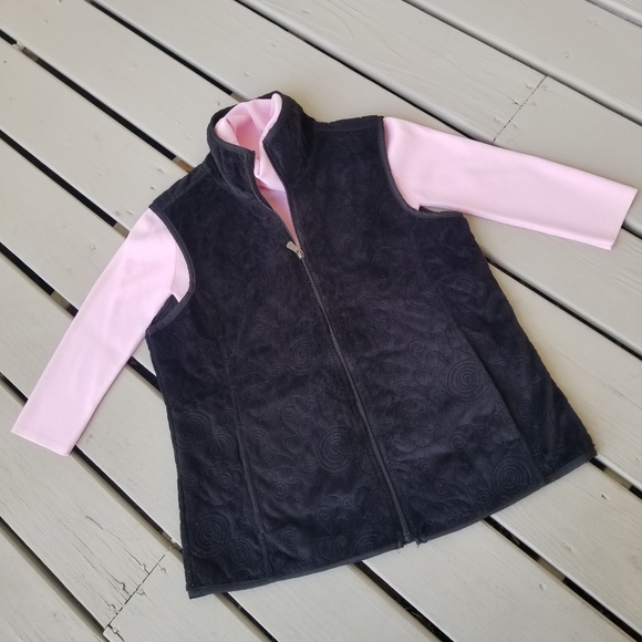 L plush blk vest with pockets and scrolls - Picture 1 of 11